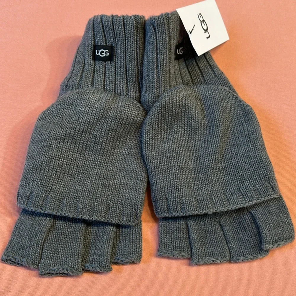 New UGG Flip Mittens. Gray. Size L/XL.
